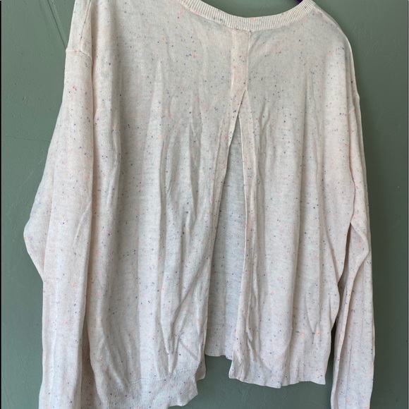 H&M cream colored sweater, size 10, split-back design - Picture 8 of 9